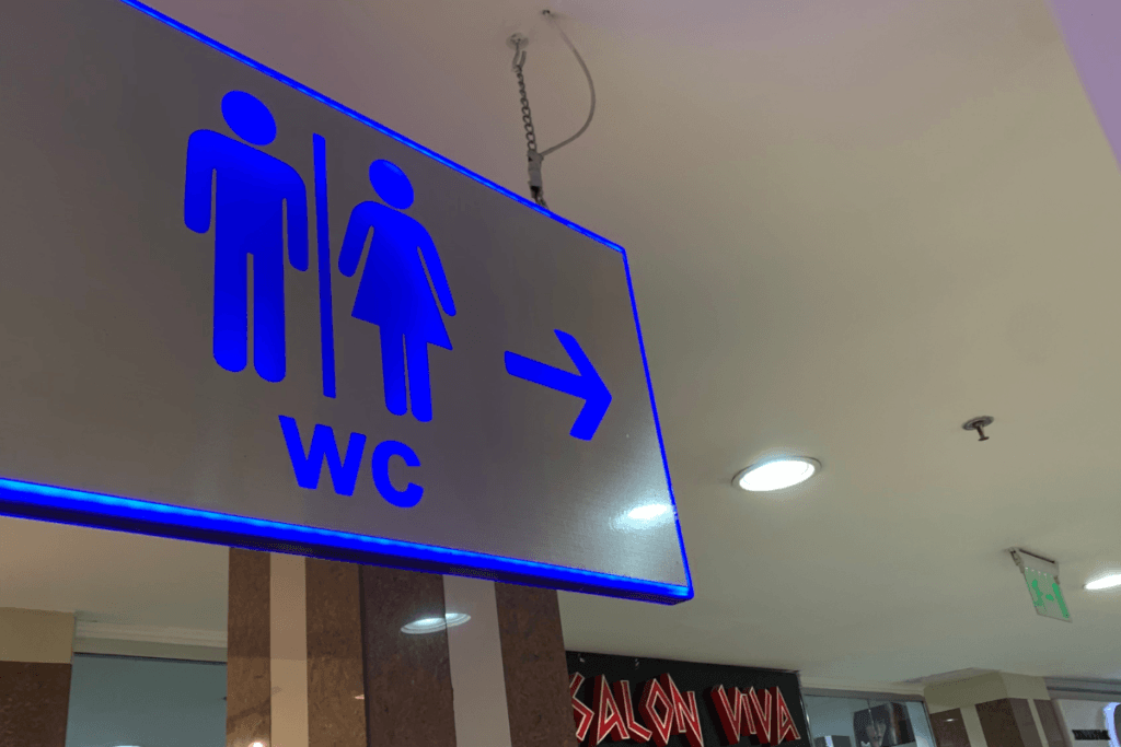 【夢占い】トイレの夢の意味とは？